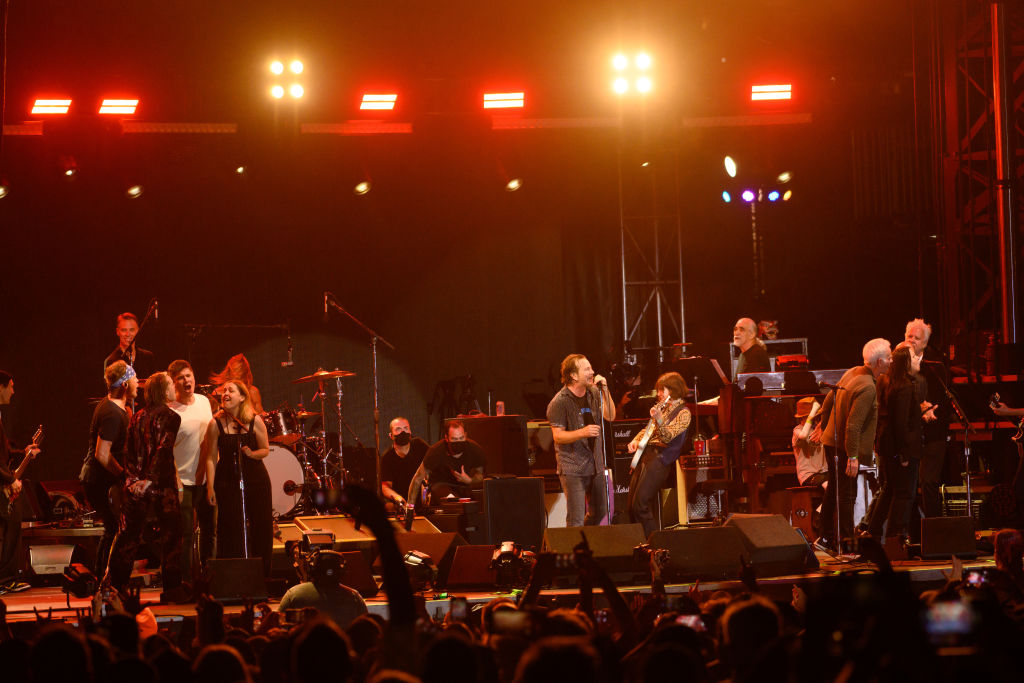 See Pearl Jam, Sleater-Kinney, Brandi Carlile Play Neil Young Classic