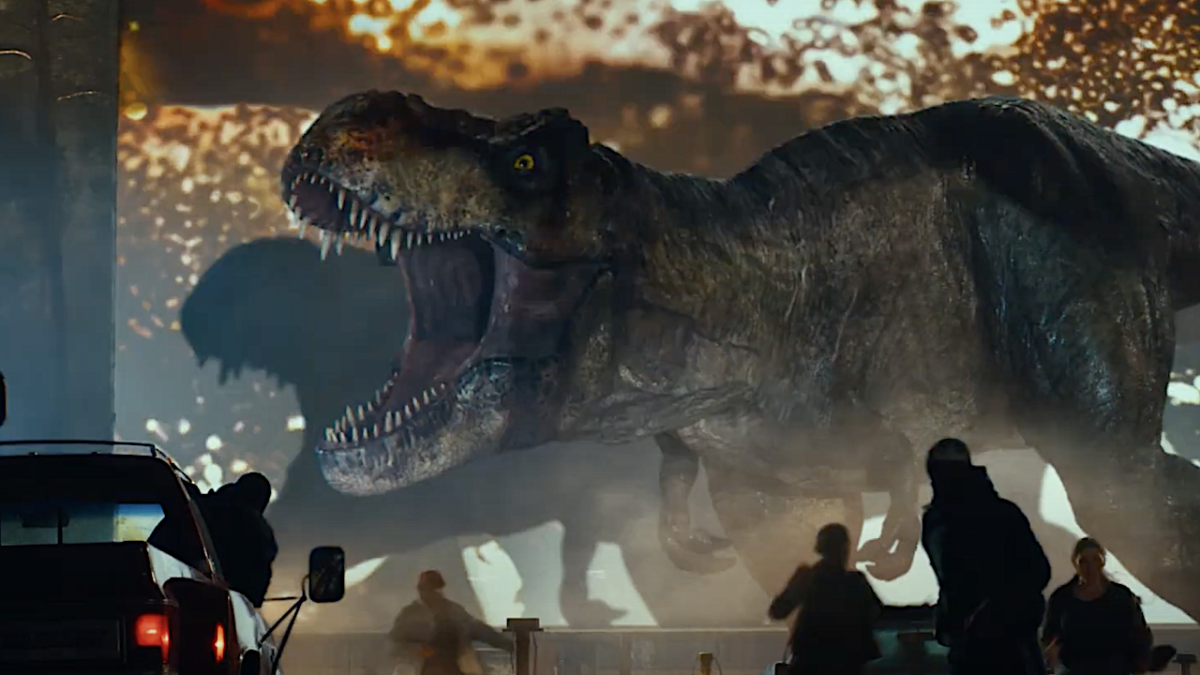 5-Minute Jurassic World Prologue at The Drive-In Movie Theater