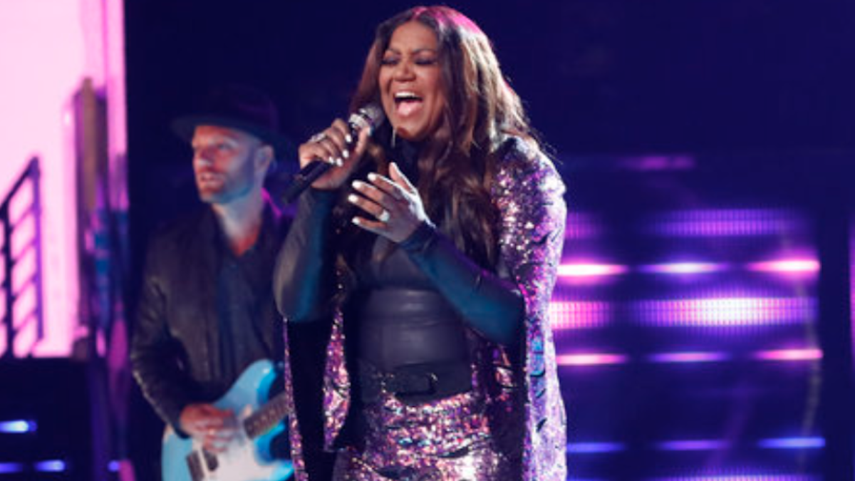 The Voice’s Wendy Moten Gives Update After Taking Scary Fall Live On Stage