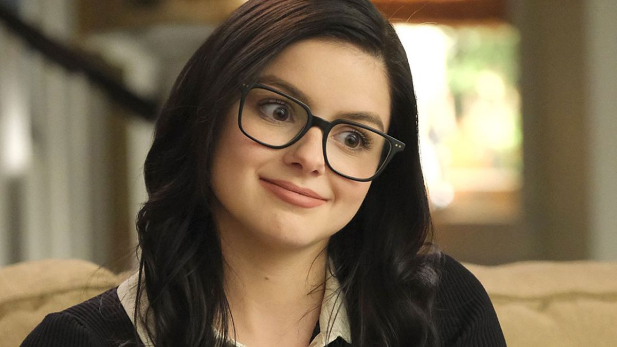 Modern Family’s Ariel Winter is on TikTok Right Now and she does a lot of booty workouts