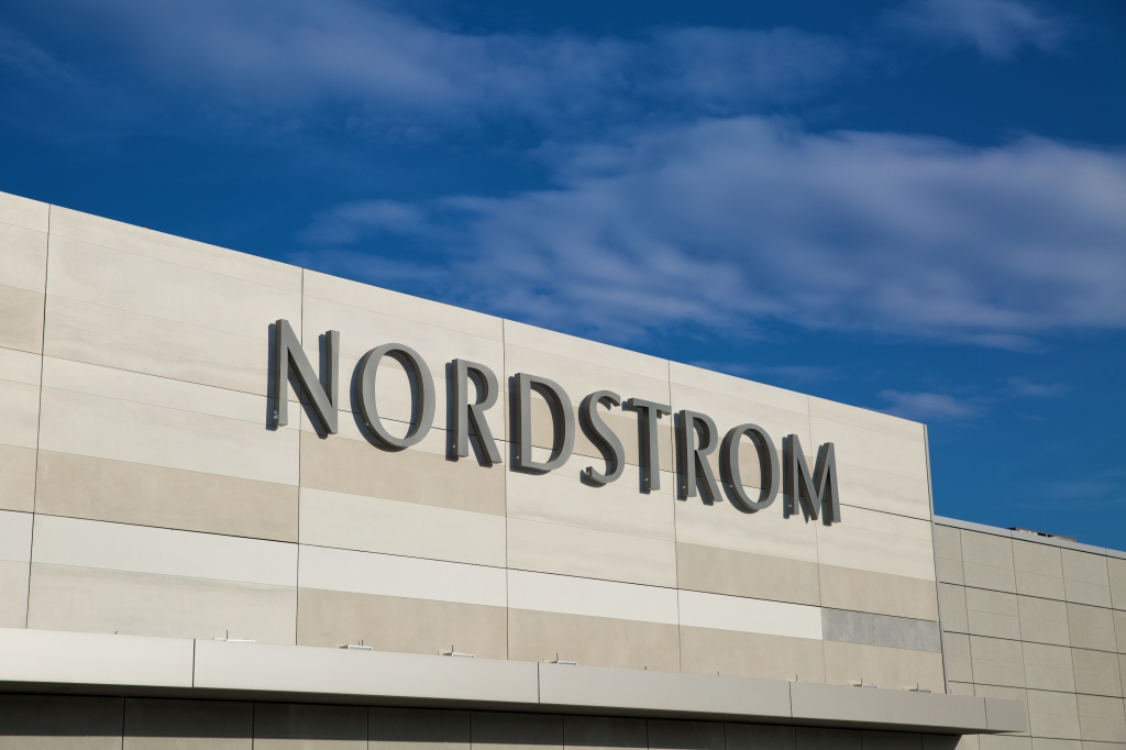 Multiple Looters Rob another Los Angeles Nordstrom