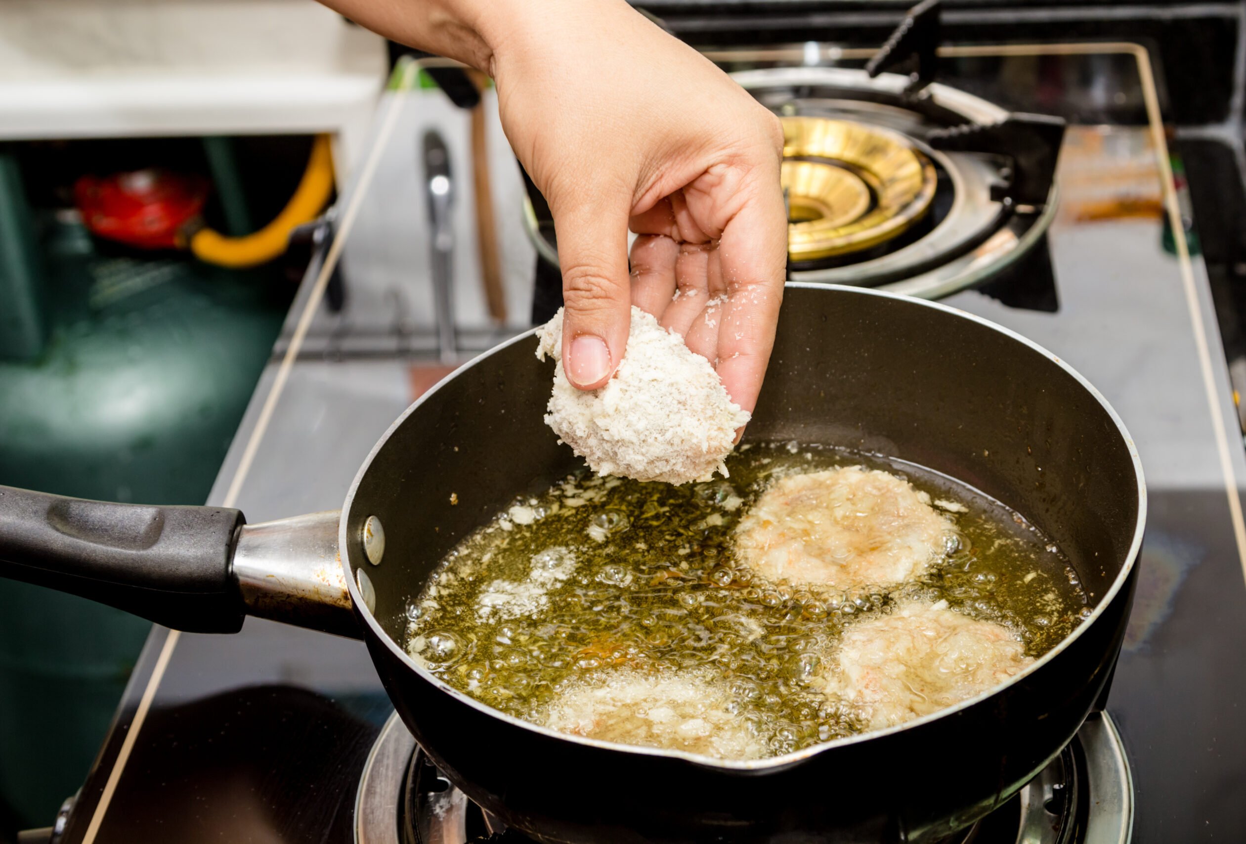How to Use Your Ears To Check Oil Temperature for Deep Frying