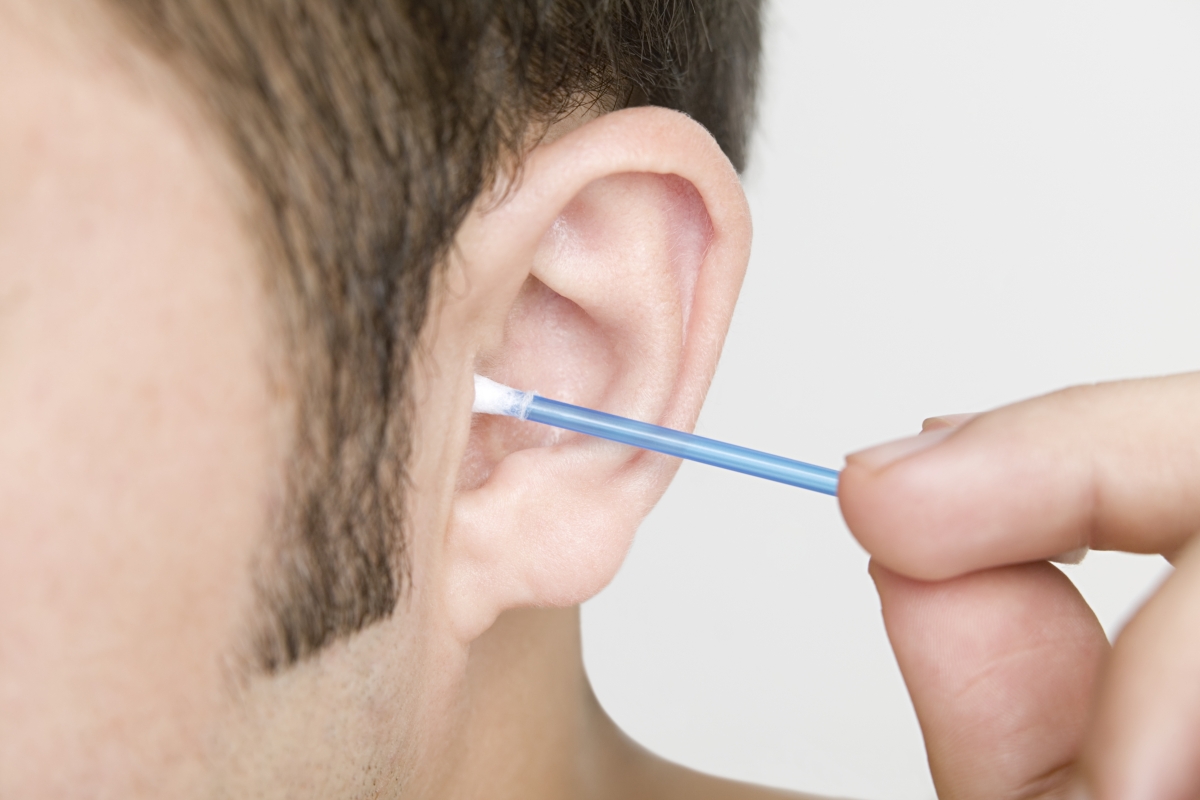I’m an ear specialist – never use ear buds… use these safe cleaning tricks instead