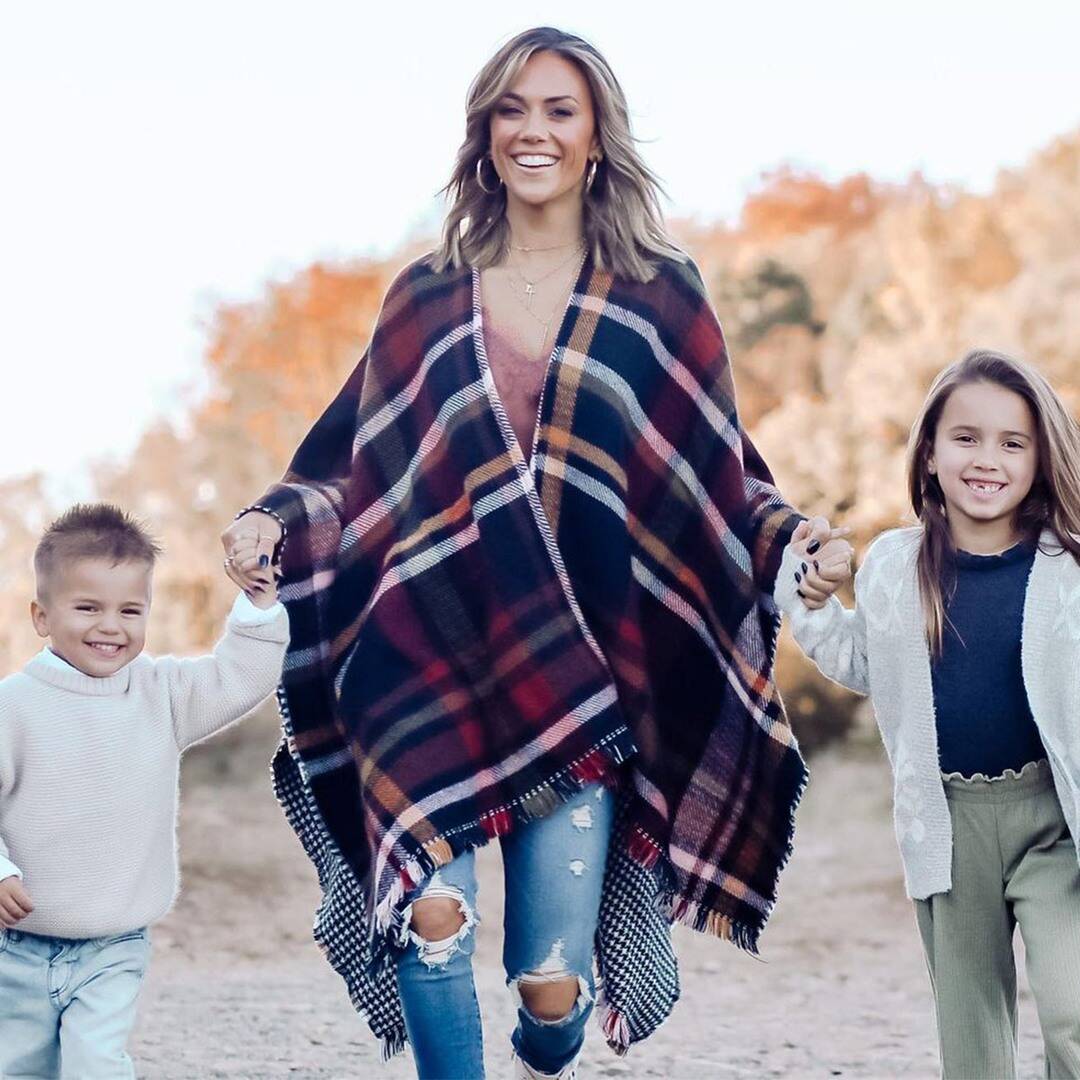Jana Kramer’s “Heart Hurts”Durin’s First Thanksgiving Without Her Kids