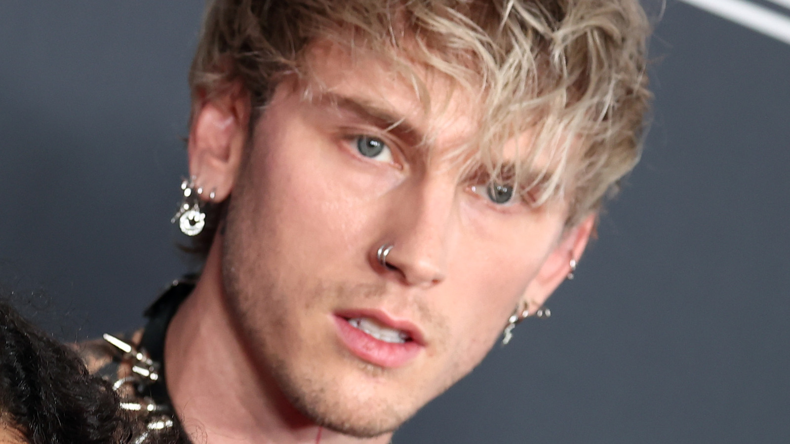 Machine Gun Kelly Announces Unexpected Date to The AMAs