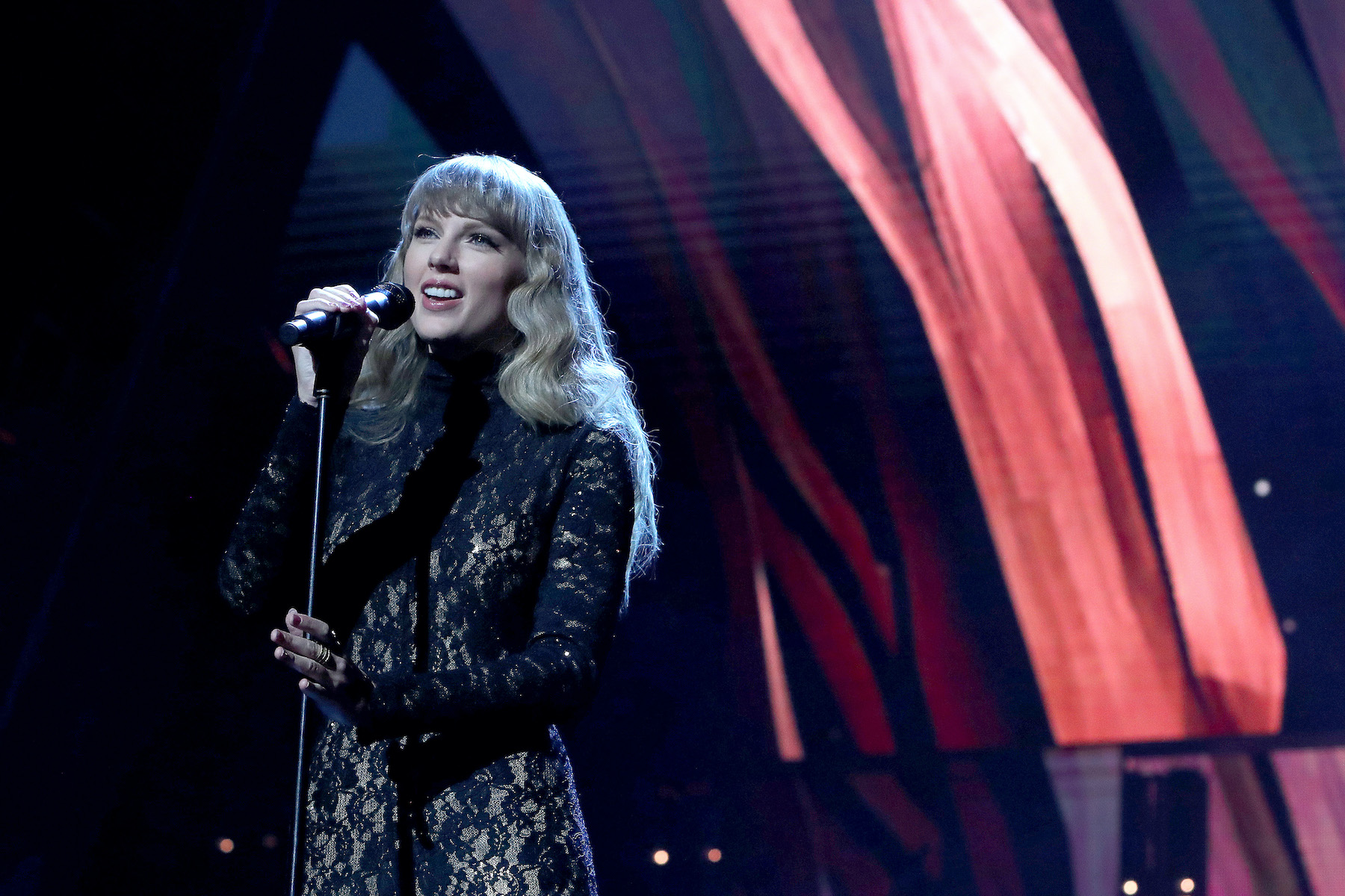 Taylor Swift drops a new version of “Christmas Tree Farm”