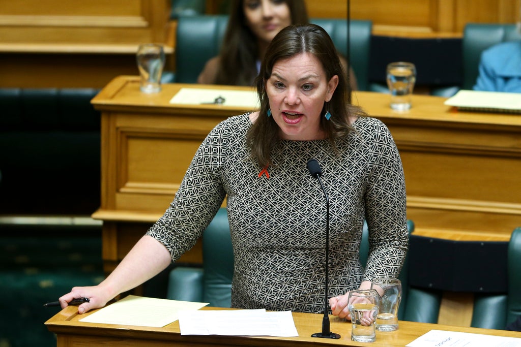New Zealand politician cycles from home to labor in labour, and gives birth just minutes later