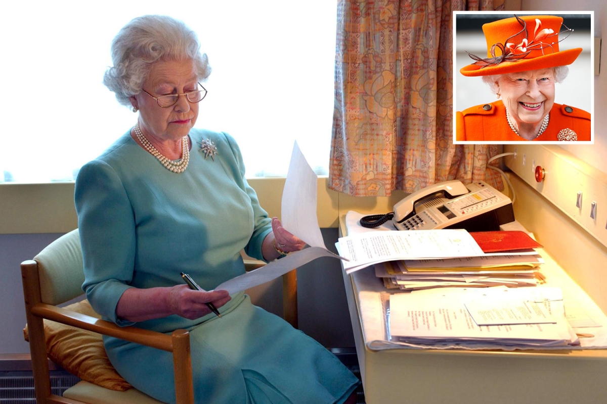 The Queen is looking for a letter writer… you’ll get paid £23k and don’t need ANY qualifications