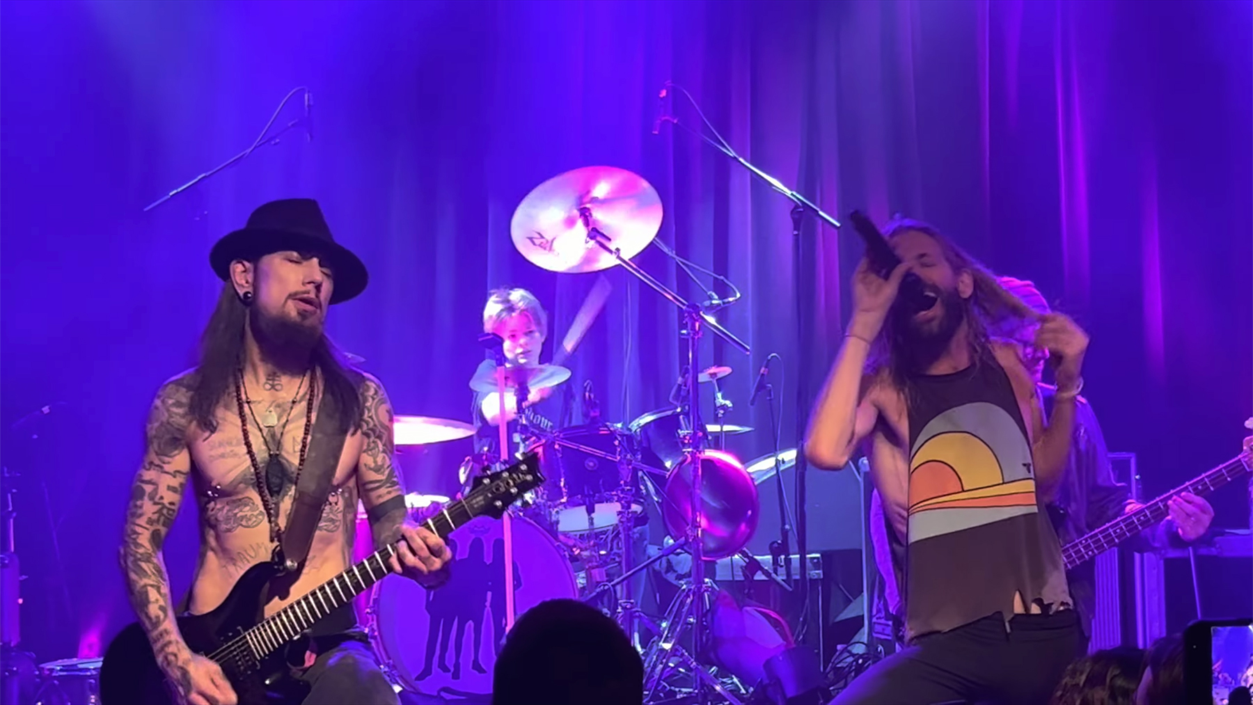 Taylor Hawkins and Dave Navarro Cover ‘Ziggy Stardust” at NHC Gig