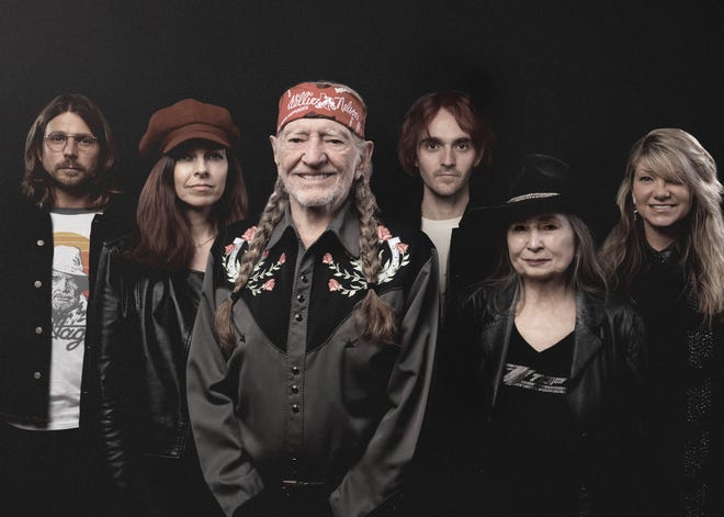 Willie Nelson presents the Family on a new album, “Willie Nelson Family”.