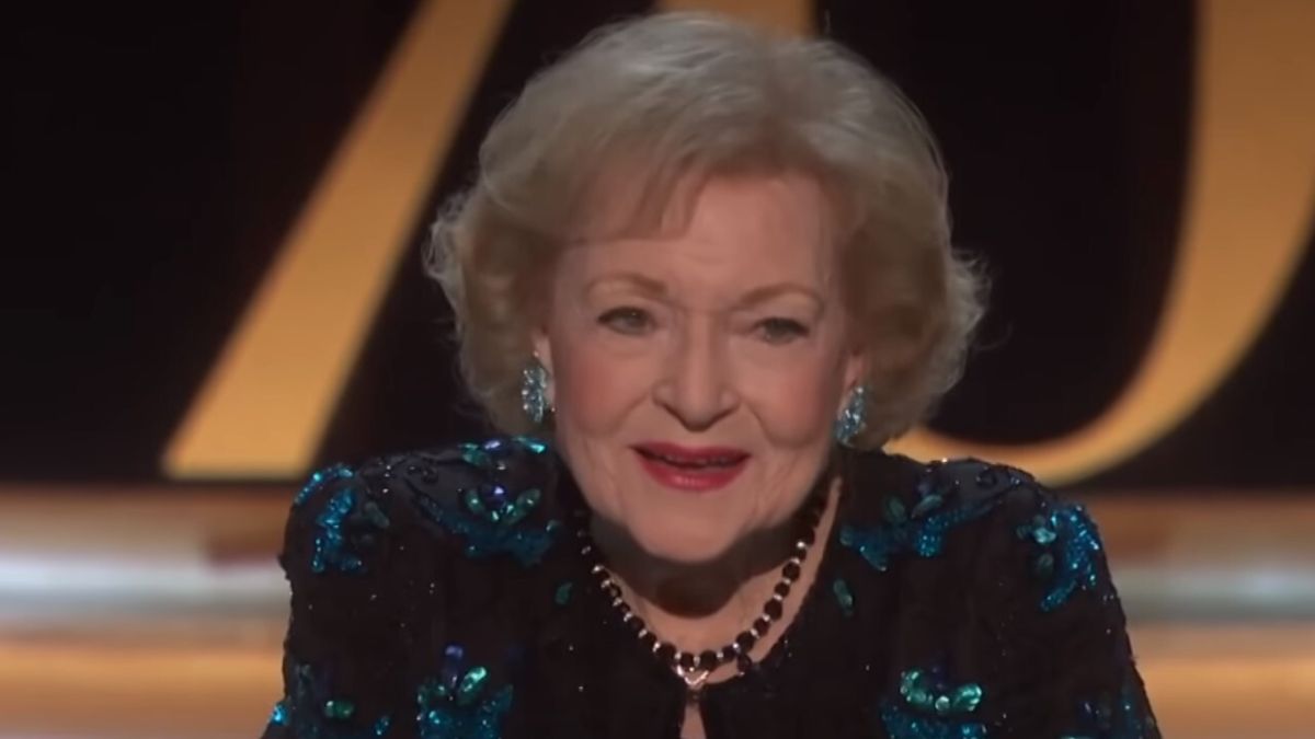 Carol Burnett shared Betty White’s last words with them, according to reports. It’s very sweet
