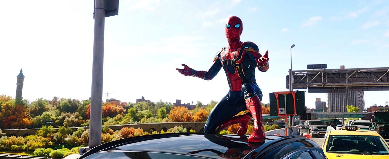 Spider-Man in No Way Home bridge fight scene