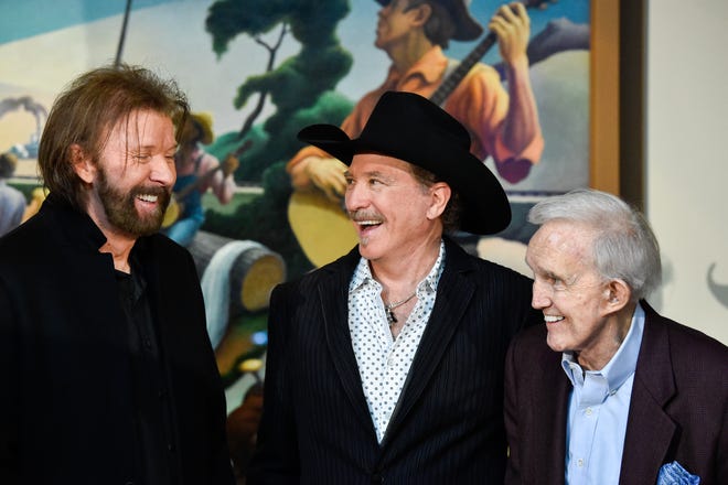 Ralph Emery jokes with Brooks & Dunn during the Country Music Hall of Fame's 2019 inductees announcement at the Country Music Hall of Fame and Museum Monday, March 18, 2019, in Nashville, Tenn.