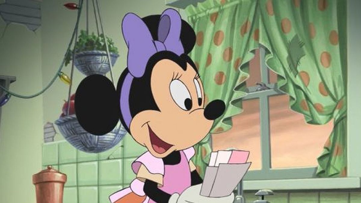 Minnie Mouse got a new outfit, and Disney fans have their opinions