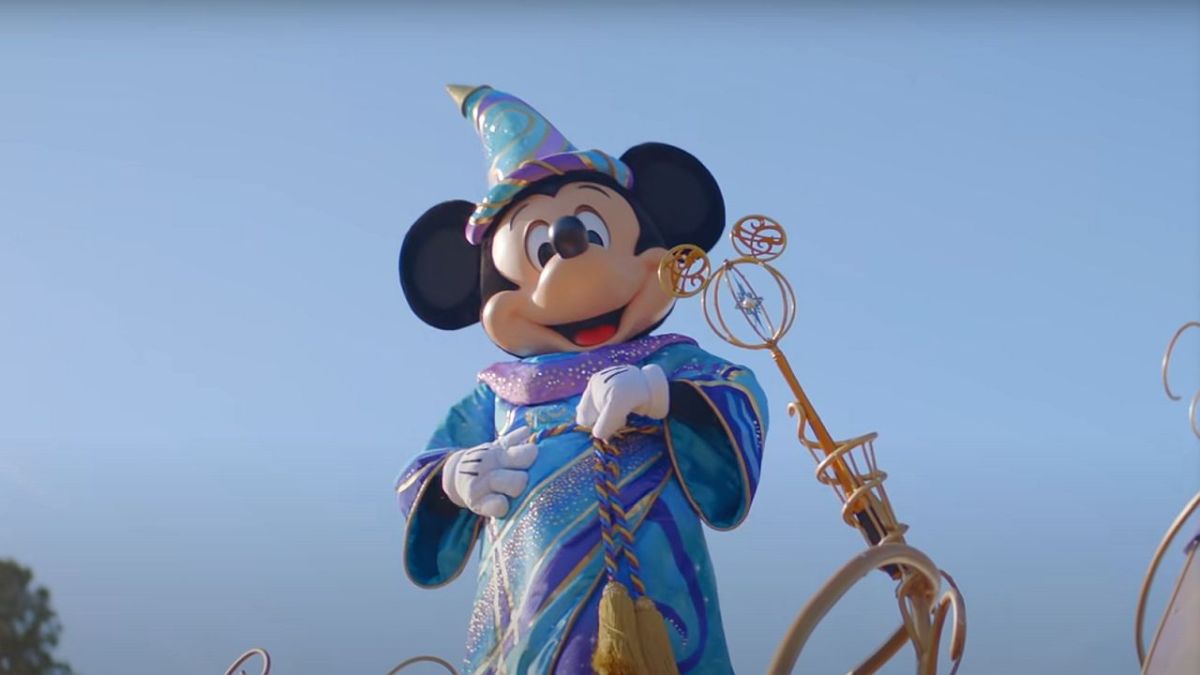 Walt Disney World is Bringing Back Daytime Parades. So Why Has Disneyland Taken So Long?