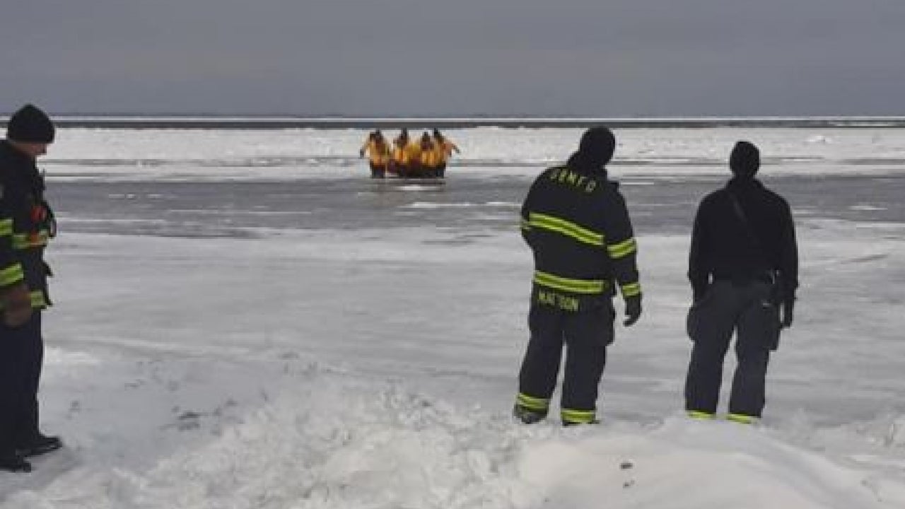 27 People Saved from Floating Ice Damaged From Eastern Wisconsin Portion Of Green Bay Shore