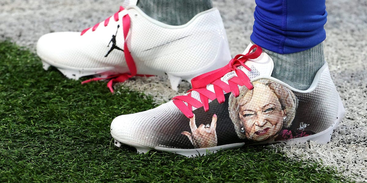 Buffalo Bills Player Stefon diggs Honors Betty White with Cleats