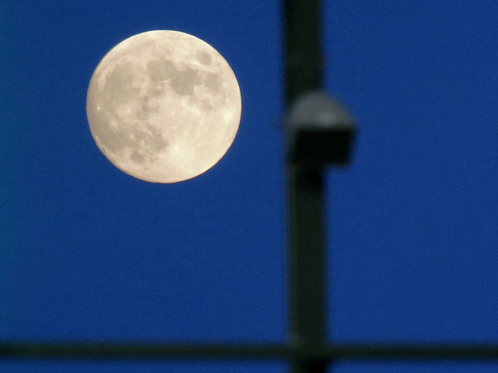 Full moon: What time will Ice Moon peak today?