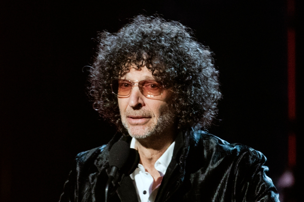 Howard Stern says Hospitals should ban unvaccinated people