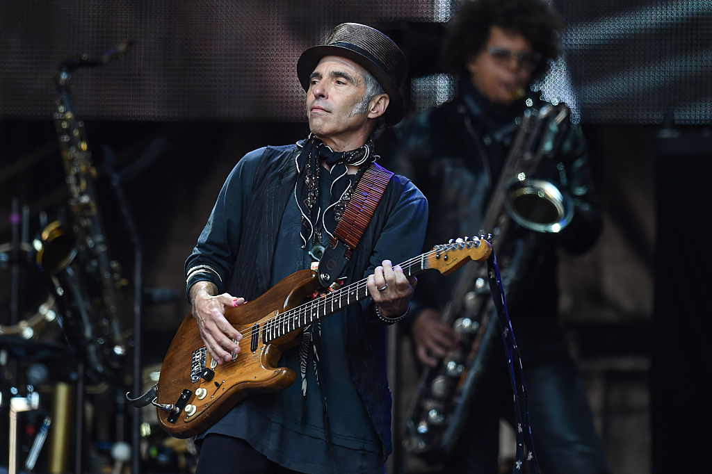 Nils Lofgren pulls music from Spotify in Solidarity with Neil Young