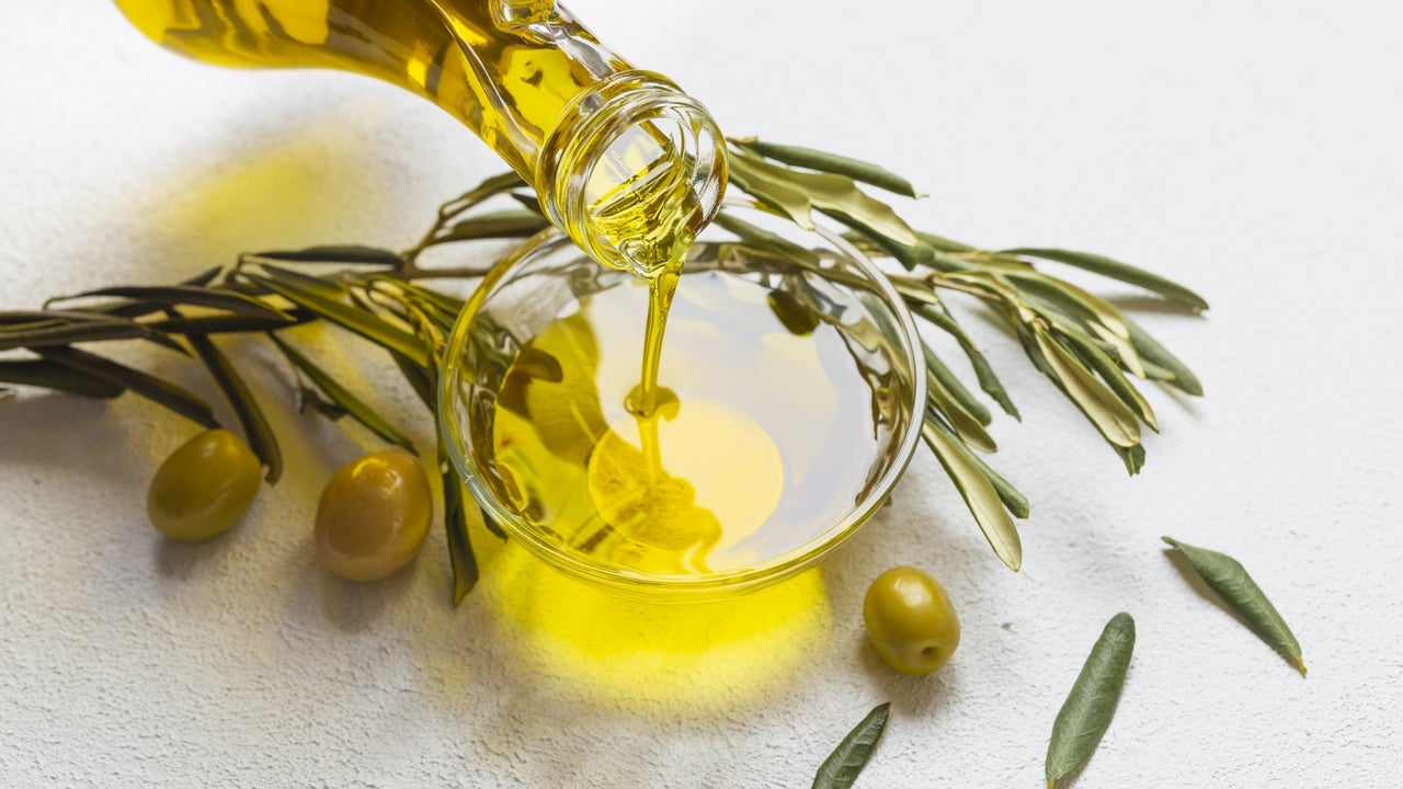 Replacing Fats With Olive Oil Lessens Chances of Death Related to Alzheimer’s and Cardio Diseases: Study