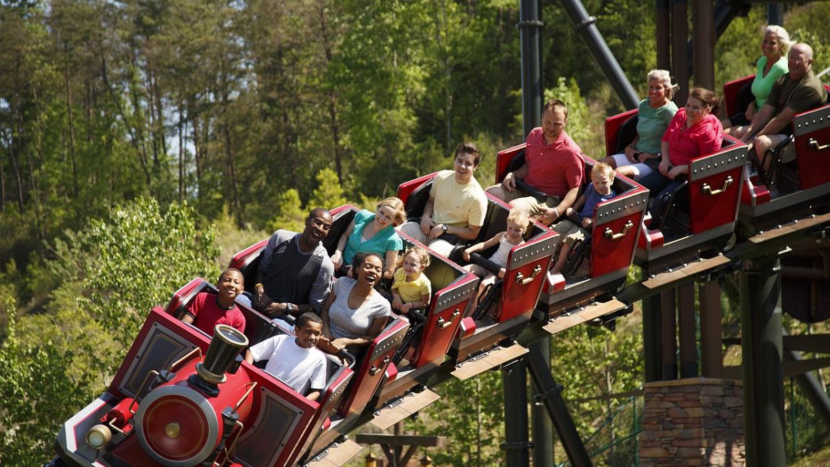 Dollywood Is Doing Something Incredible For Its Employees And Giving Us All Another Reason To Love Dolly Parton