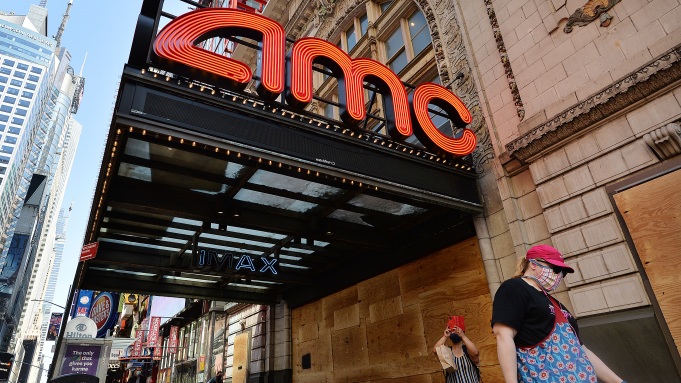 AMC Entertainment Sells $500 Million in Notes To Refinance Debt