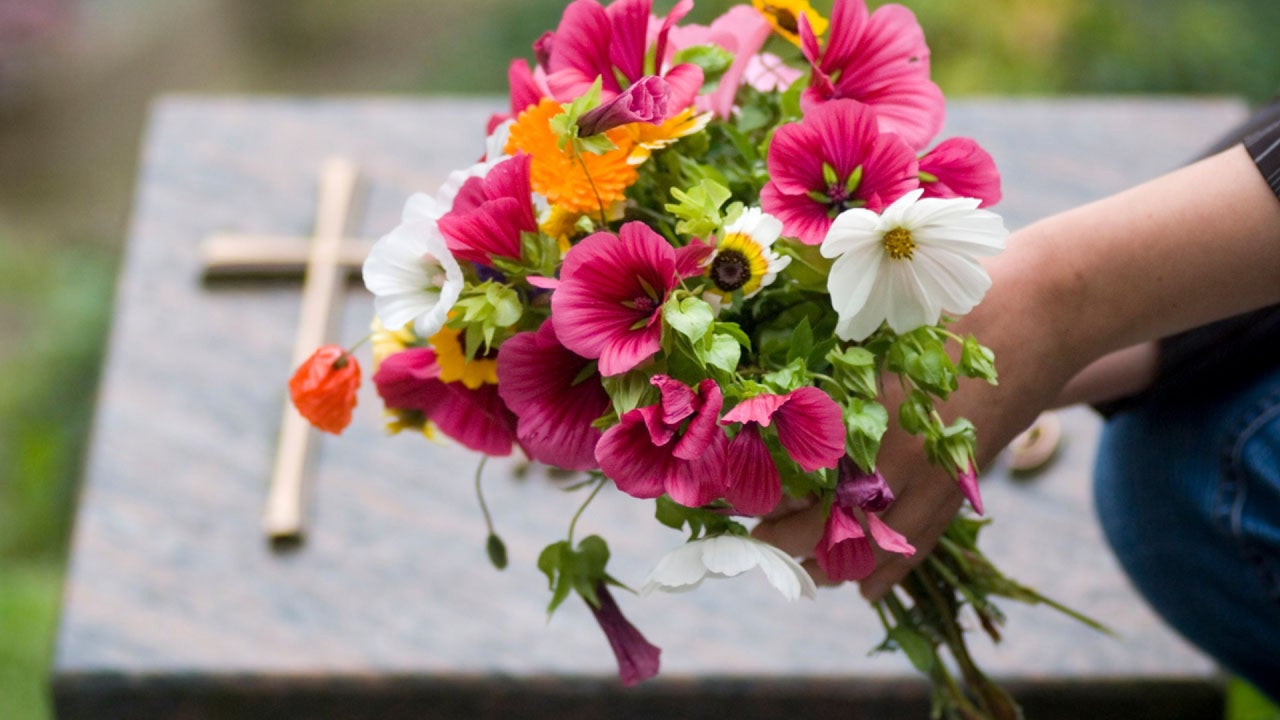 Alabama Man Arrested for Putting Flowers on Fiancée’s Grave After Her Father Called Police