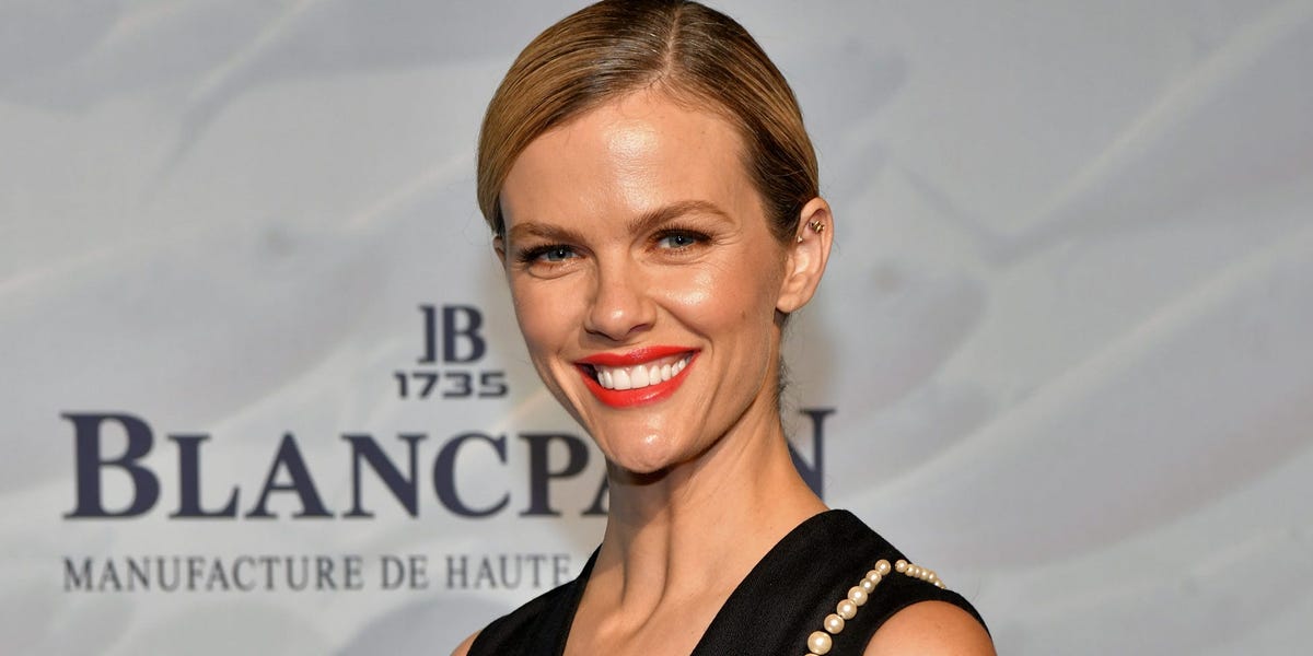 Brooklyn Decker Got 'Painful' Mastitis From Bra. Here's How It Happens