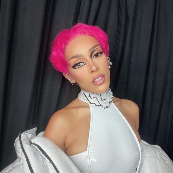 Doja Cat created her own eyeliner in the 'Get Into It' (Yuh), music video