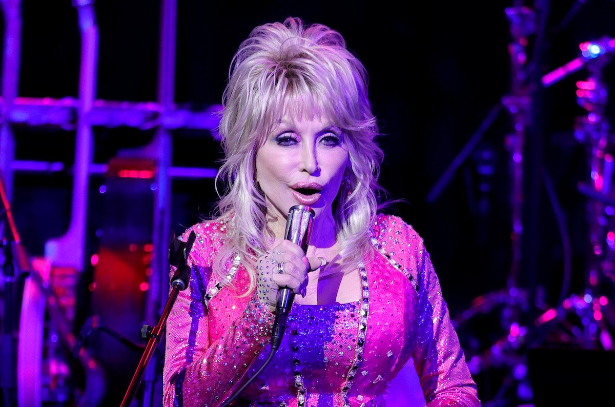 Dolly Parton’s Friends Allegedly Fearful After Singer’s Rumored Facial Paralysis Due To Plastic Surgery