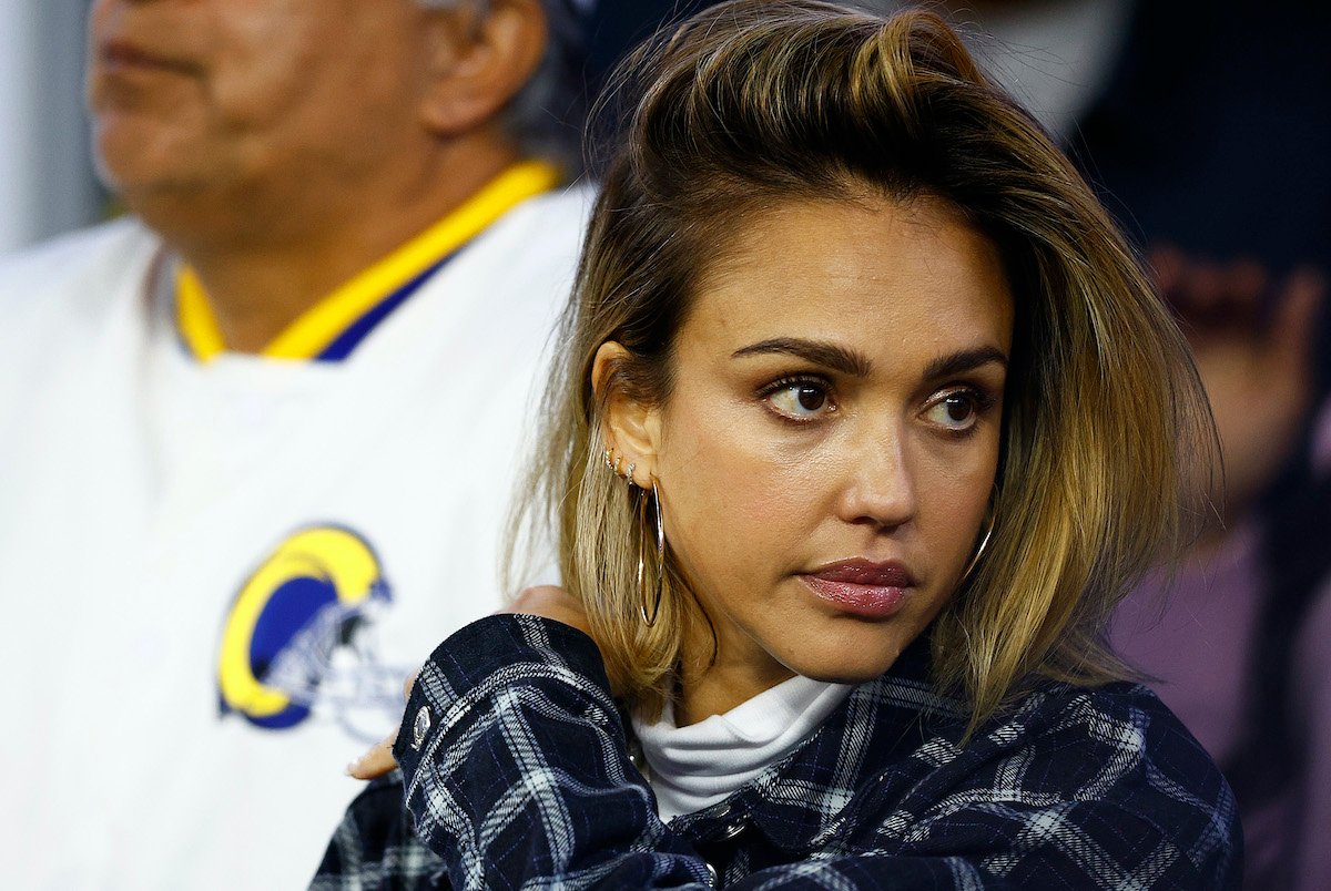 Jessica Alba Allegedly On Brink Of ‘Billion-Dollar’ Divorce After Being Seen Without Wedding Ring, Rumor Claims