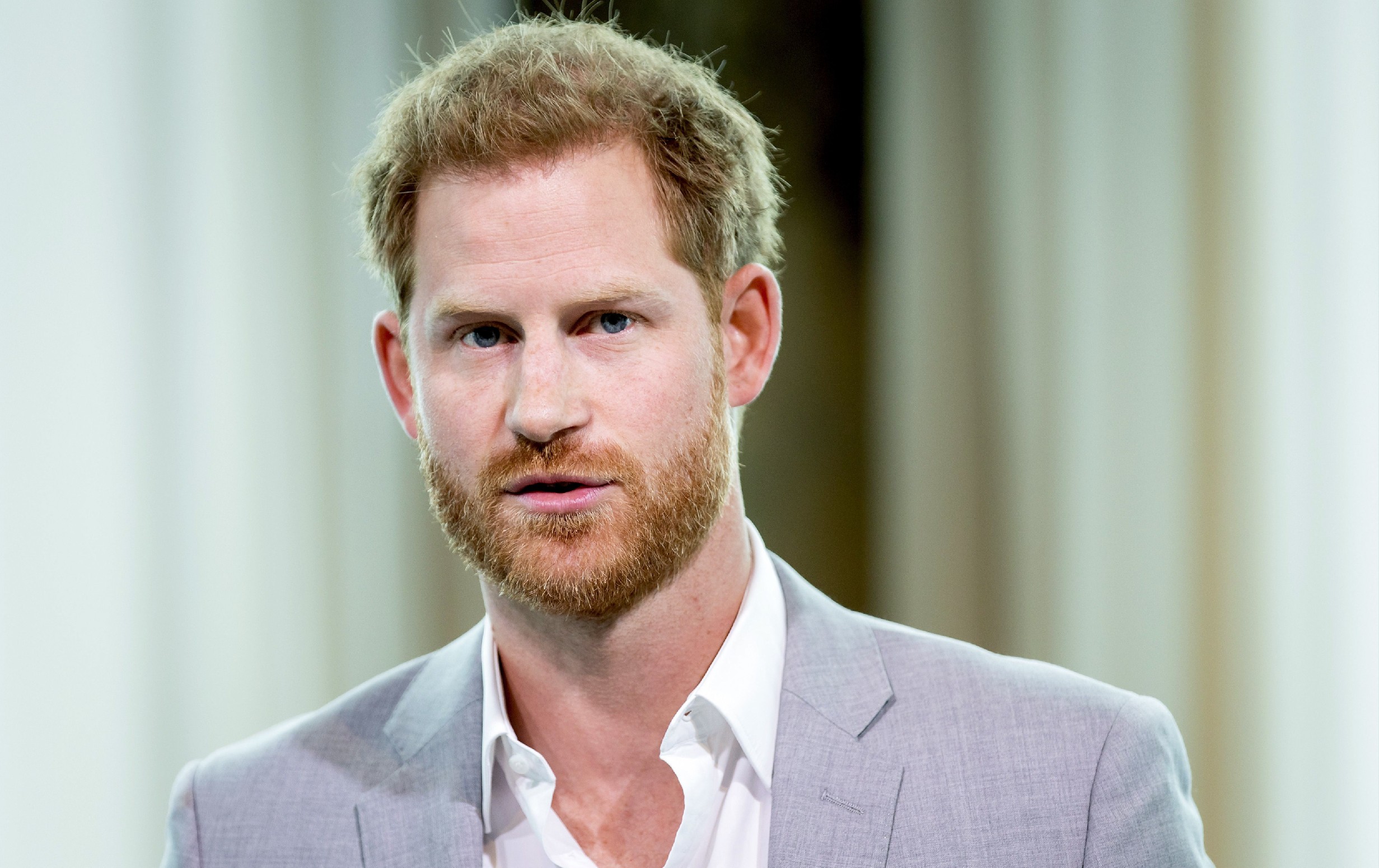 Prince Harry Allegedly Begging To Rejoin Royal Family, Asking Charles For Forgiveness, Royal Gossip Says