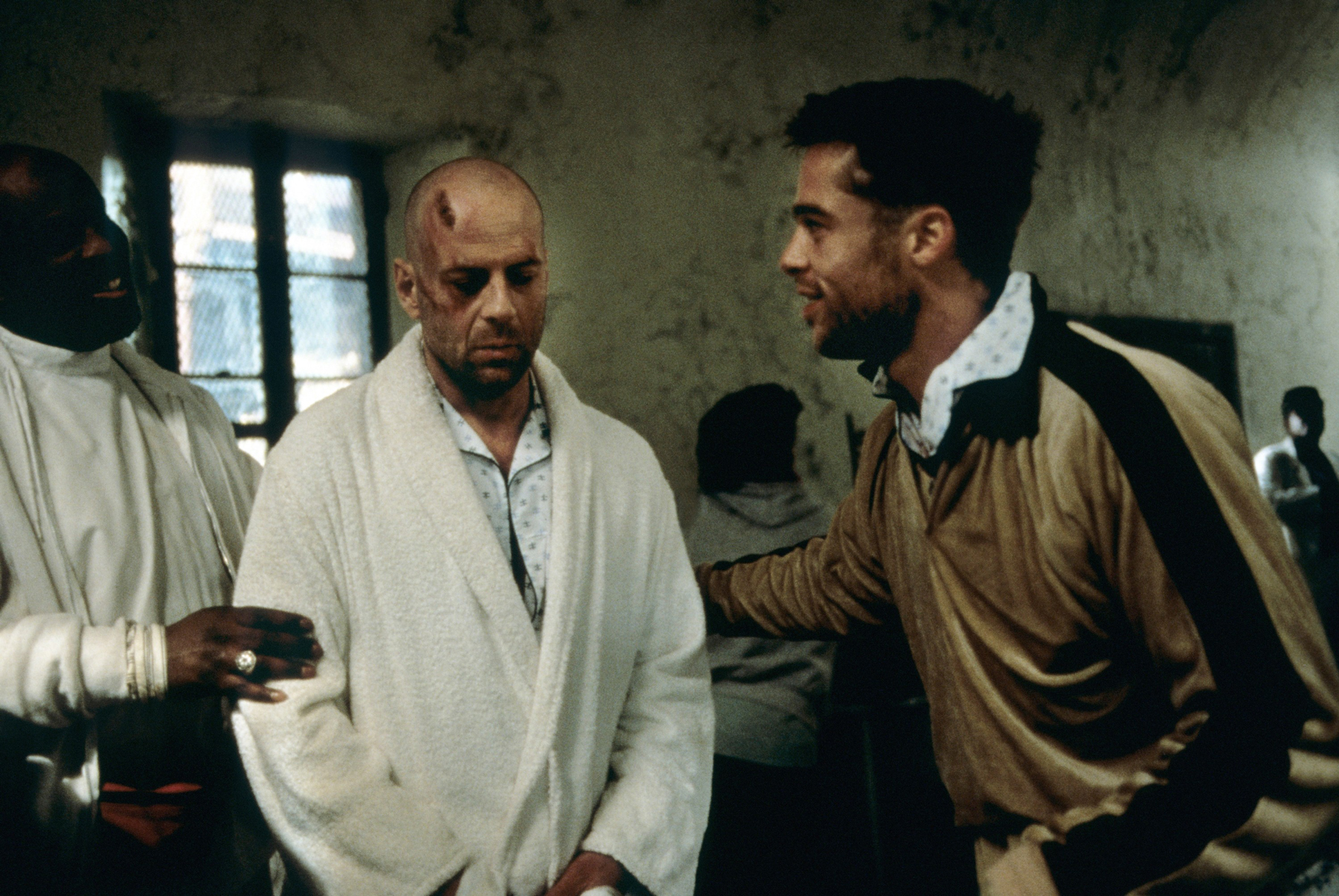 TWELVE MONKEYS, Bruce Willis (center), Brad Pitt (right), 1995, © Universal/courtesy Everett Collection