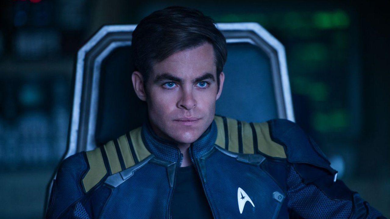 Chris Pine Talks About Being A Newly Behaved Wonder After Viral Images