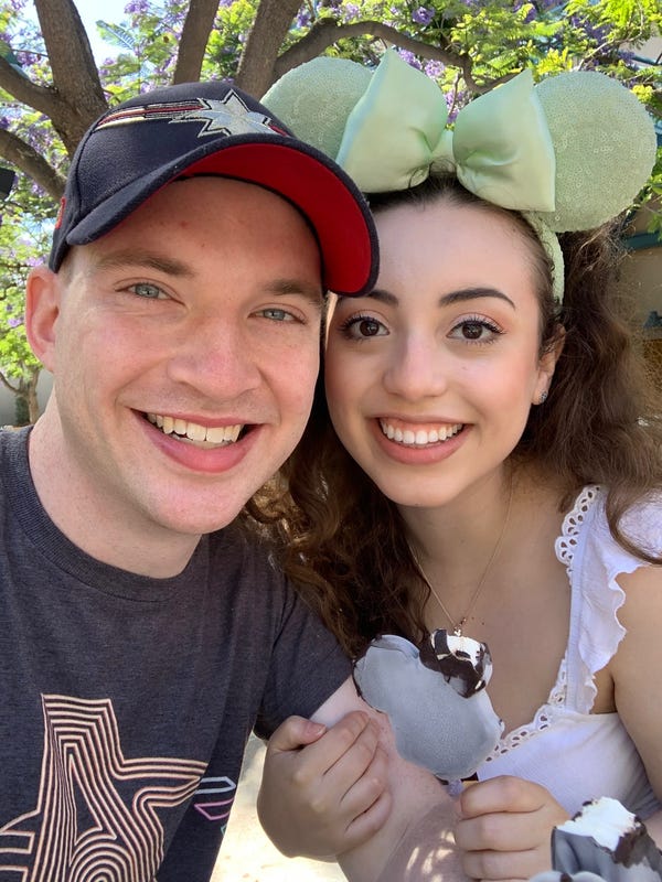 Disney Fan Discovers Her Boyfriend in an Old Video she Taken at the Theme Park