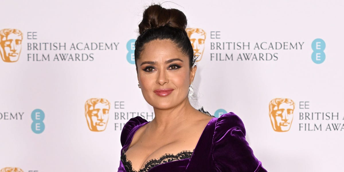 Salma Hayek Laughs About An Accidentally Showing the Cleavage Fixing Skirt