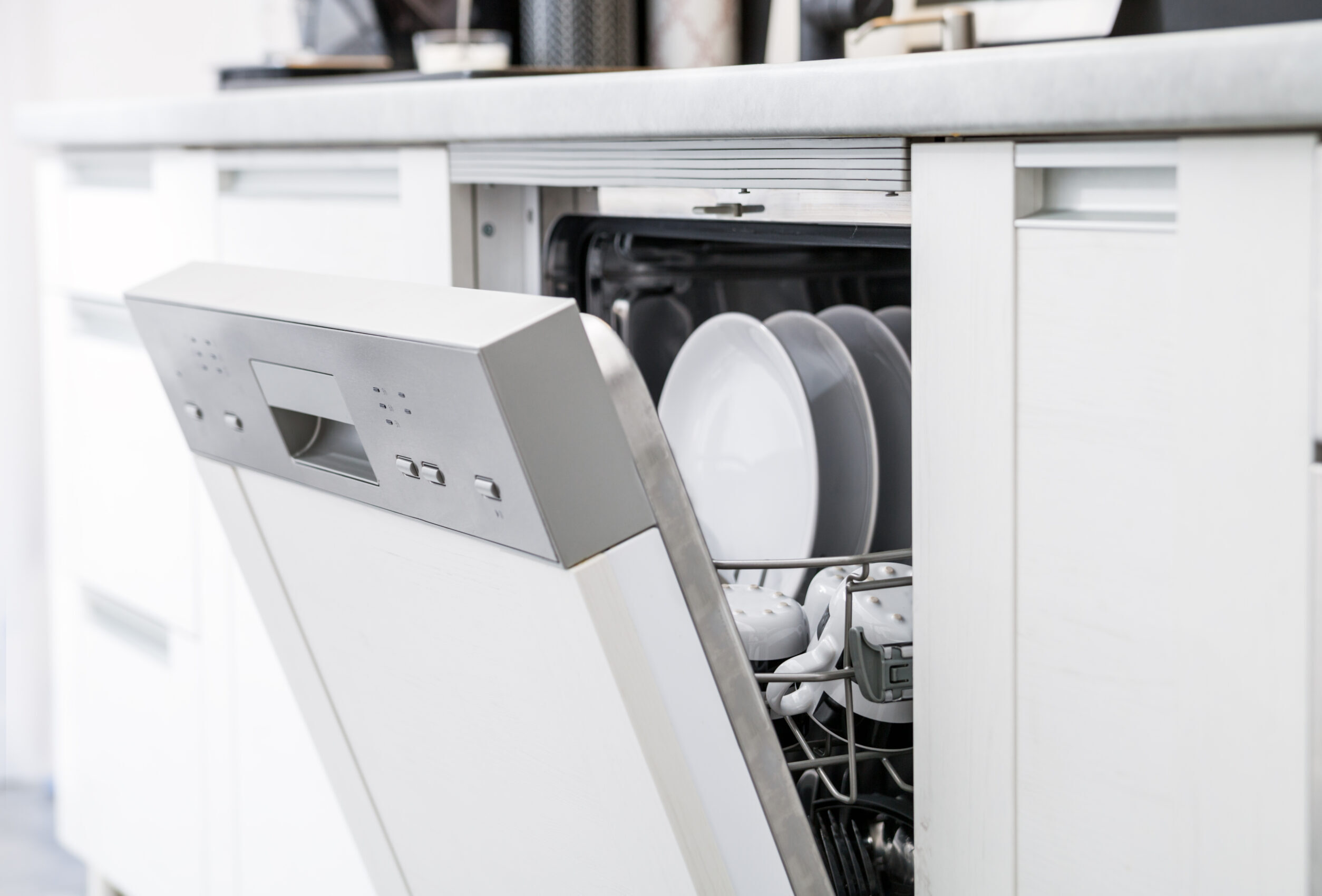 Cleaner dishes can be achieved by adding a ball of aluminum foam to your dishwasher