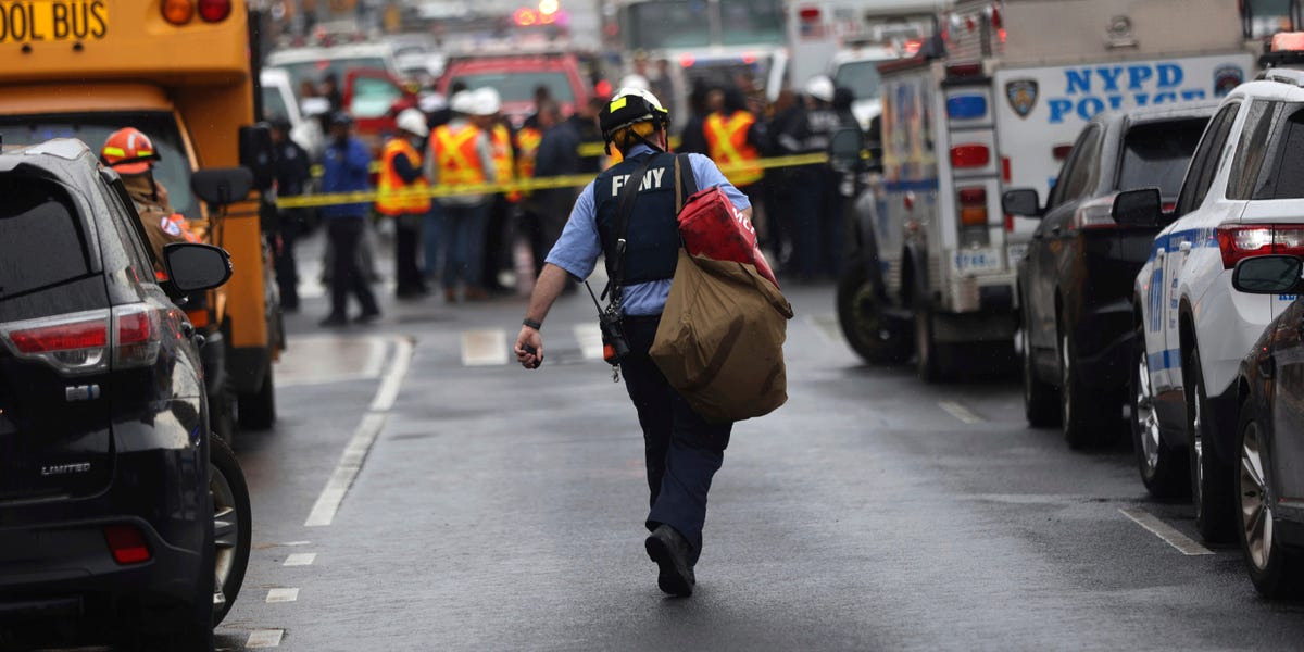 10 People Shot, 6 Injured on NYC Subway, Suspect’s Van Located: Authorities