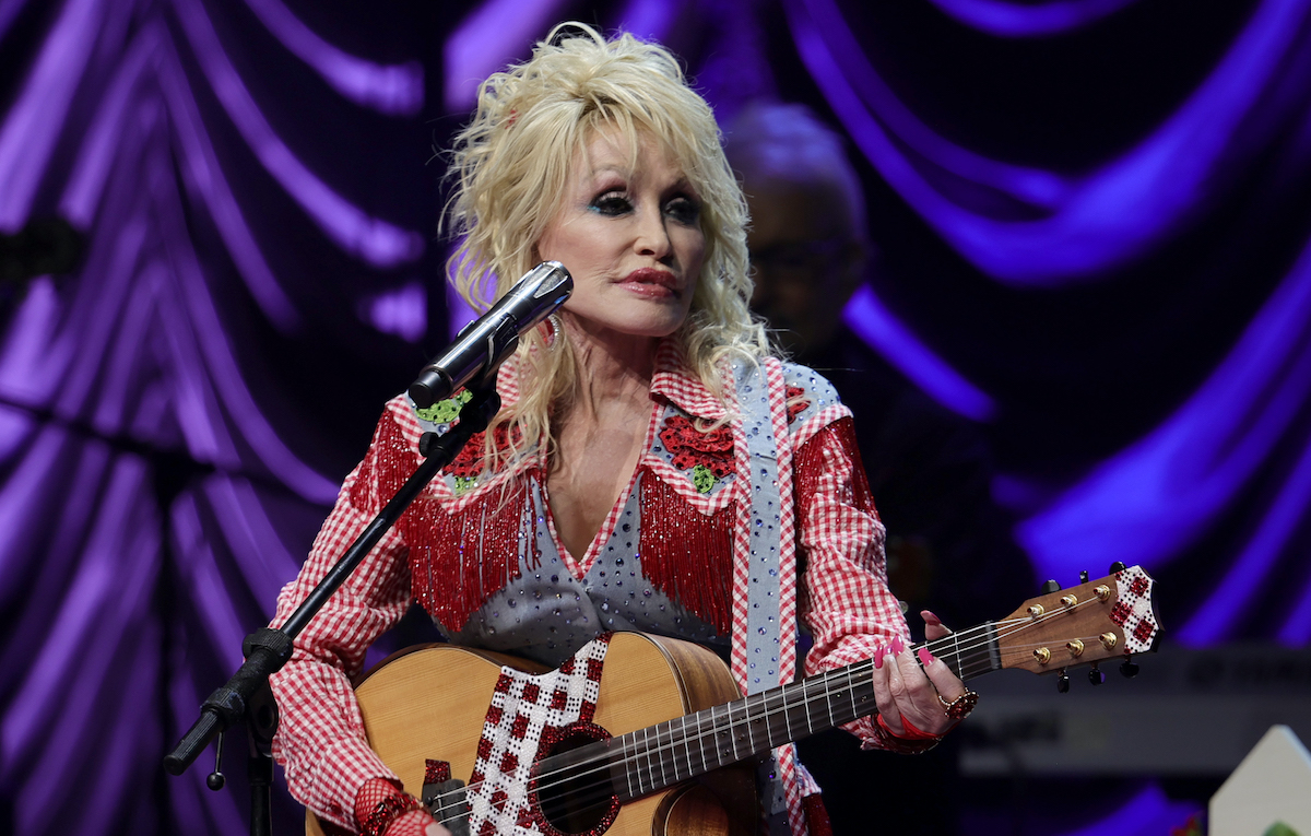 Dolly Parton’s Alleged ‘500 Calorie A Day’ Diet Had Doctors Panicked Last Year, Suspicious Gossip Claimed