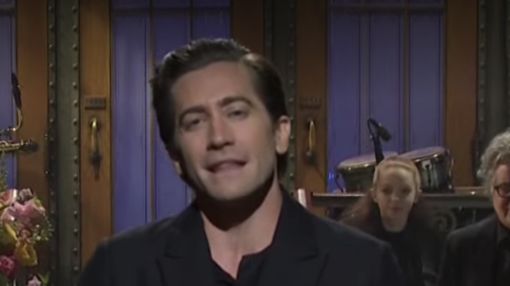 Jake Gyllenhaal Sings Celine Dion Tune In Opening Monologue