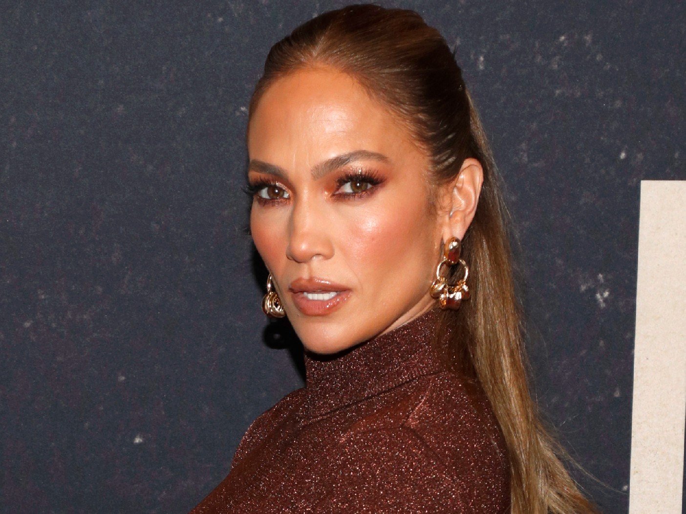 Jennifer Lopez Can’t Stop Matching Her Outfits To Her Engagement Ring