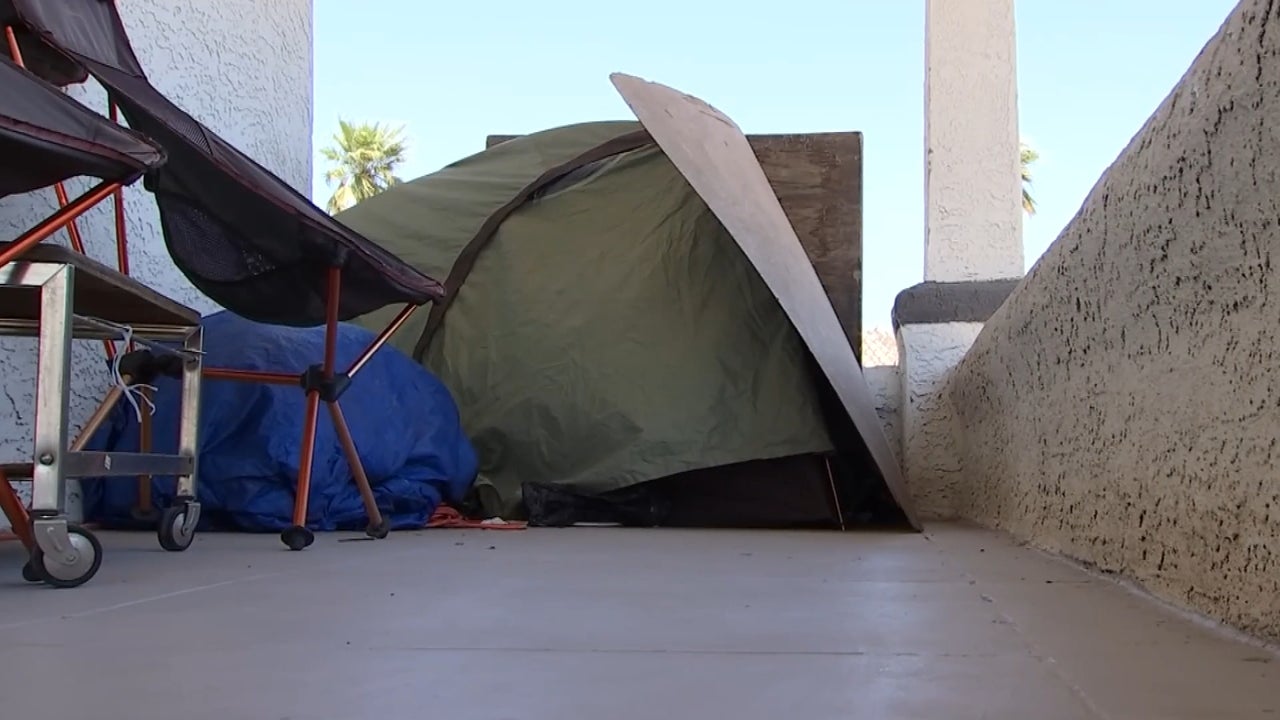 Arizona Woman Who Finds Unhoused Couple Living on Her New Home’s Porch Helps Them Get Back on Their Feet