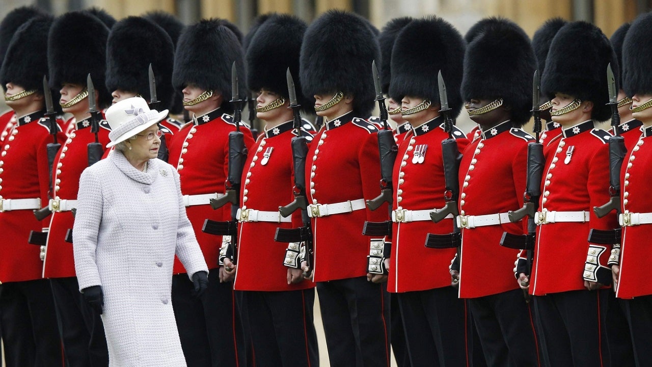 Fake Priest Spends the Night Drinking and Eating With Queen Elizabeth’s Military Guards