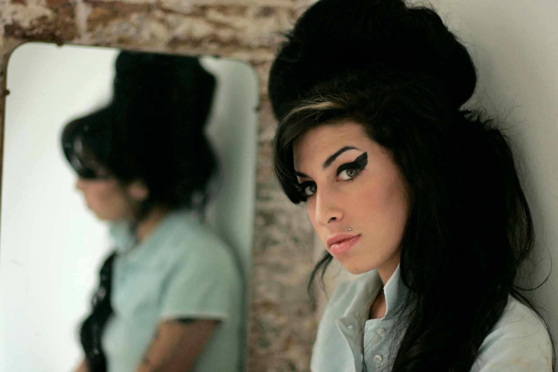 Neil Patrick Harris Apologizes for Amy Winehouse Corpse Platter