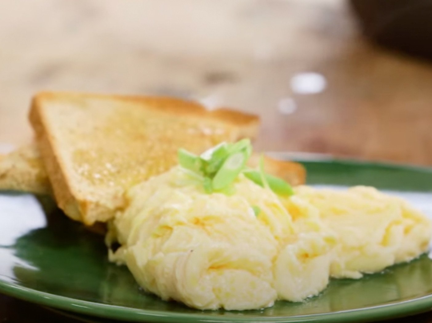 After Learning To Make Poached Scrambled Eggs, I’m Never Going Back