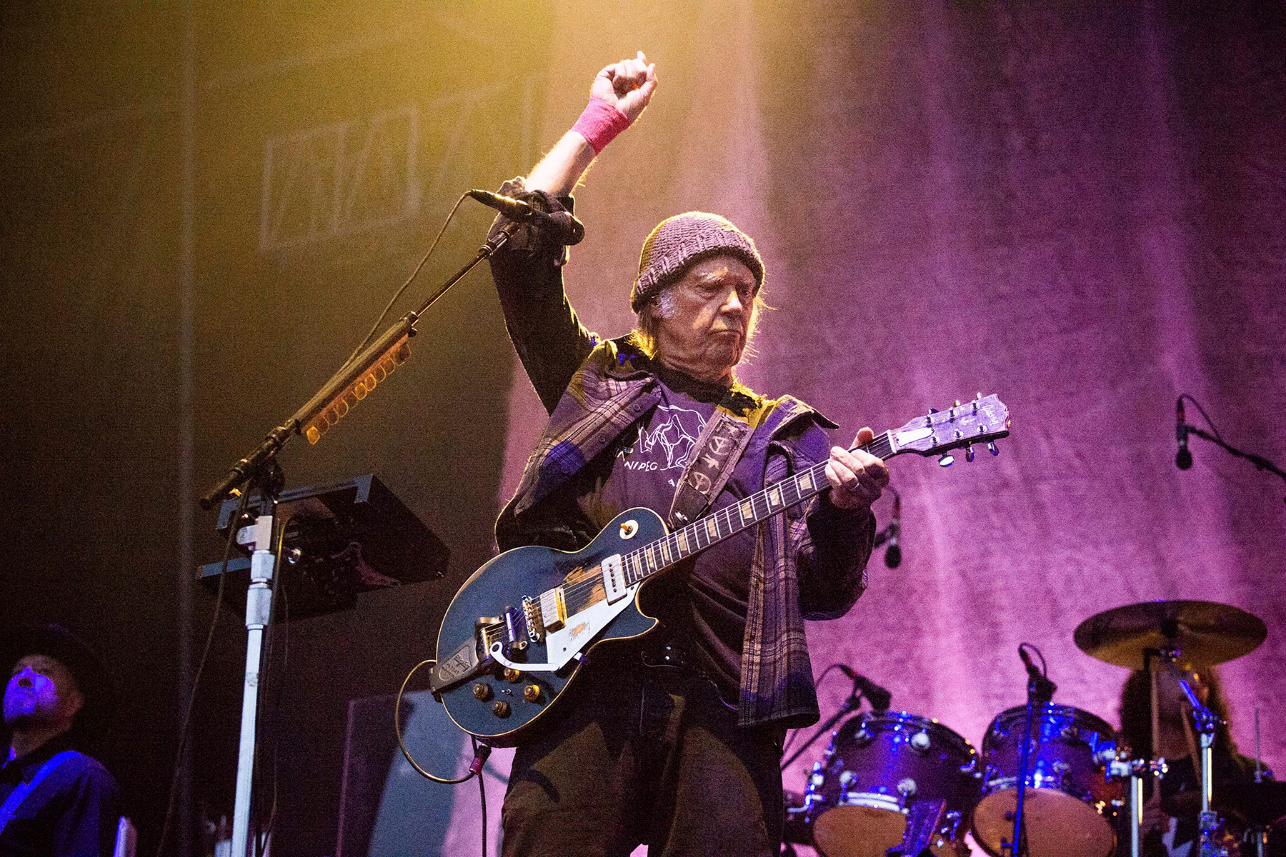 Neil Young Announces ‘Noise & Flowers’ 2019 Live Album, Concert Film