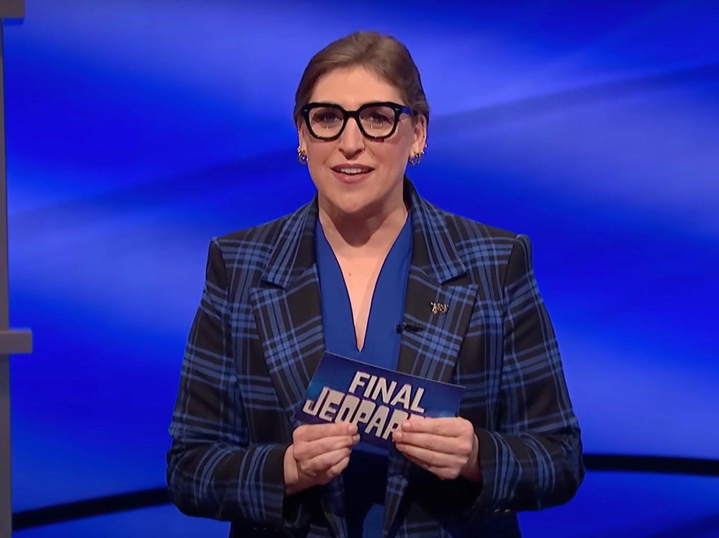 Show Gossip Says Mayim Bialik Apparently Warned By ‘Jeopardy!’ Producers She’s Losing Battle To Be Permanent Host