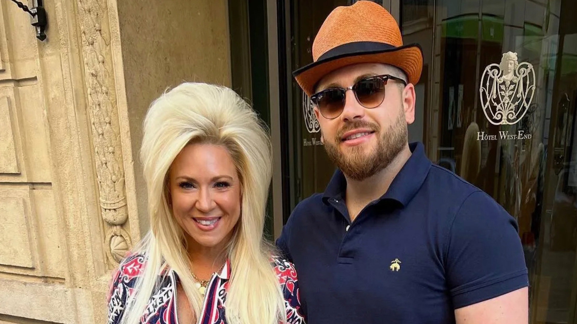 Long Island Medium fans believe Theresa Caputo’s boyfriend Larry is engaged with Leah, as they see a rare photo that reveals a ‘clue.