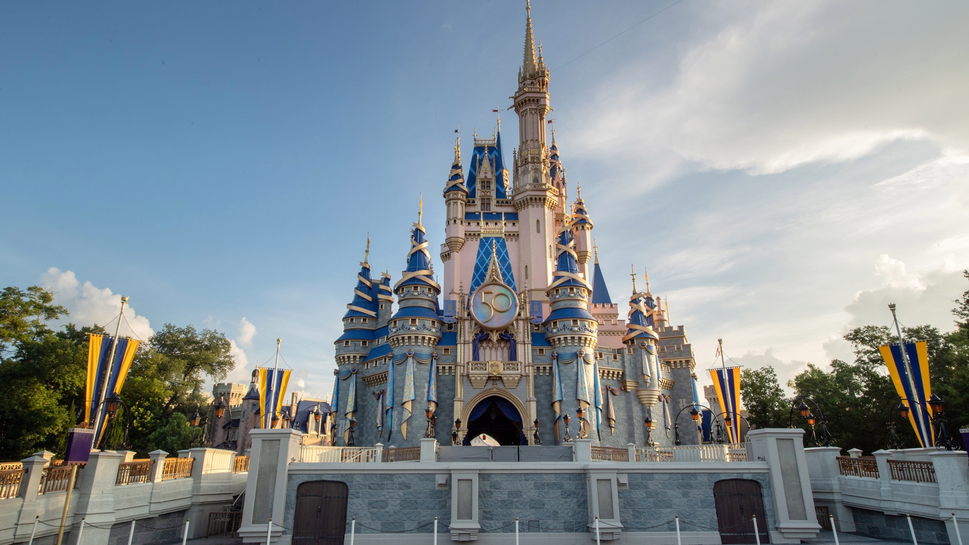 Get 14-day Disney park tickets for the price of 7 – plus FREE money & freebies from £33pp a day